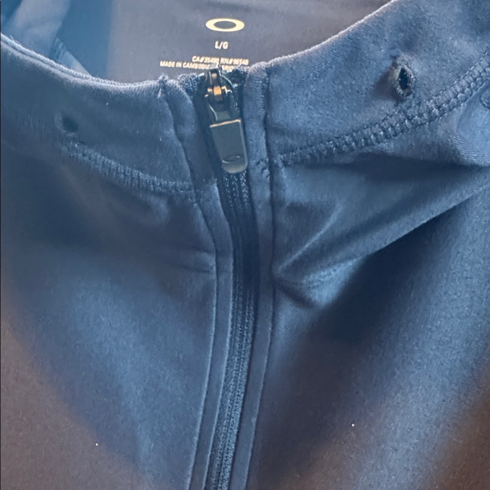 Very nice mens size Large Oakley brand performance full zip hoodie. - Picture 7 of 7